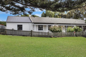 Lyons Cottage - a quaint Whalers Cottage in heart of Port Fairy, Port Fairy
